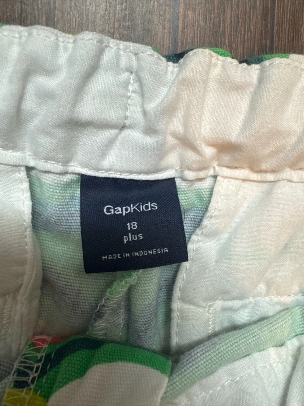 Green Patterned Gap Shorts - Picture 2 of 3